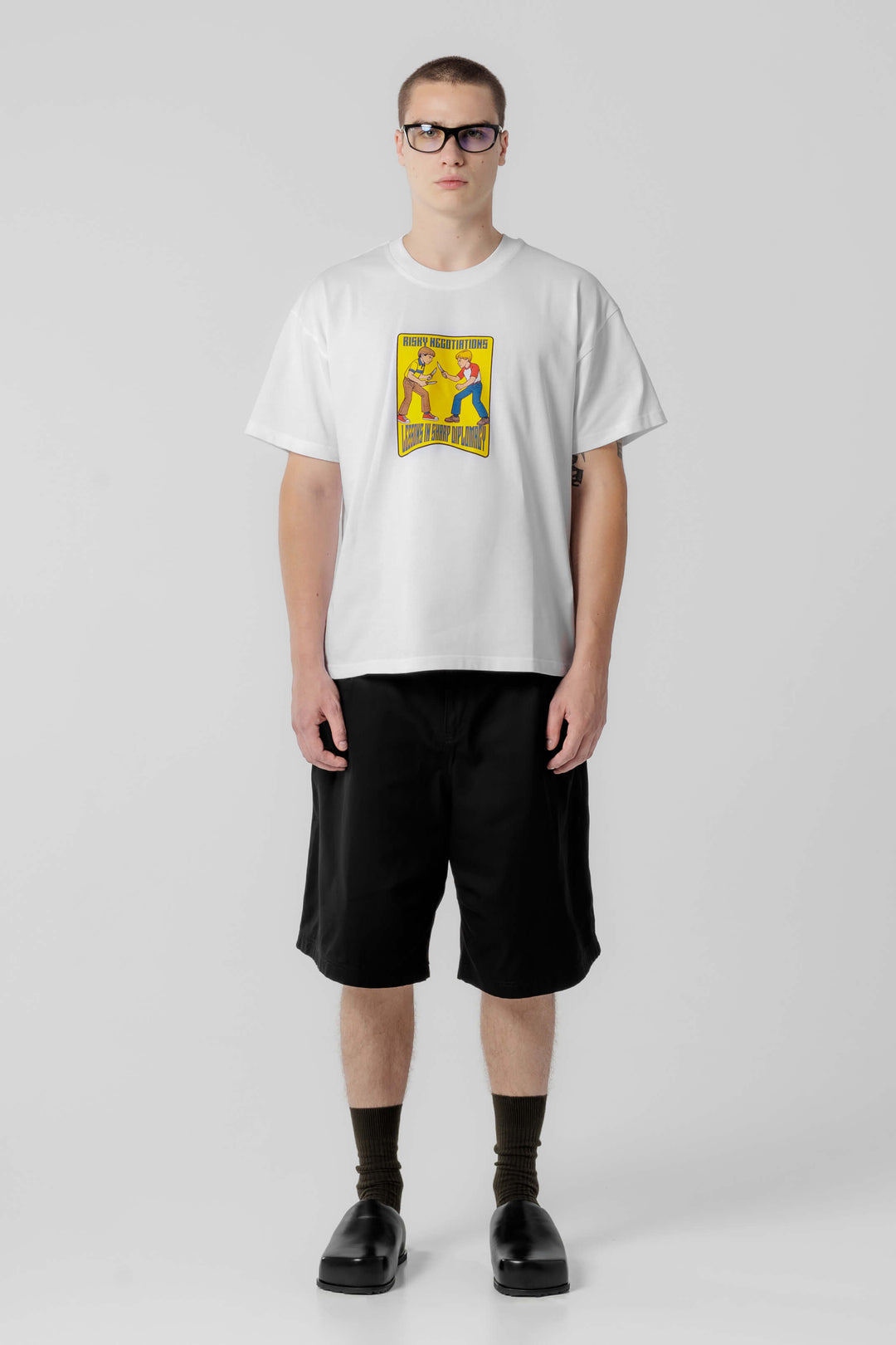 T-SHIRT "LESSONS IN SHARP DIPLOMACY"