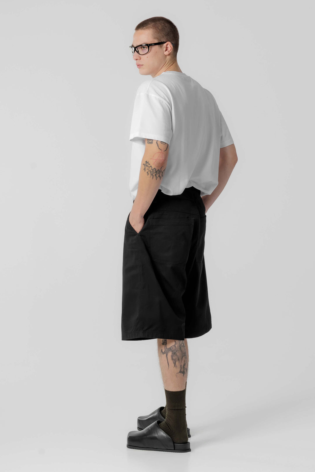 BERMUDA SHORTS "OVER THE KNEE"
