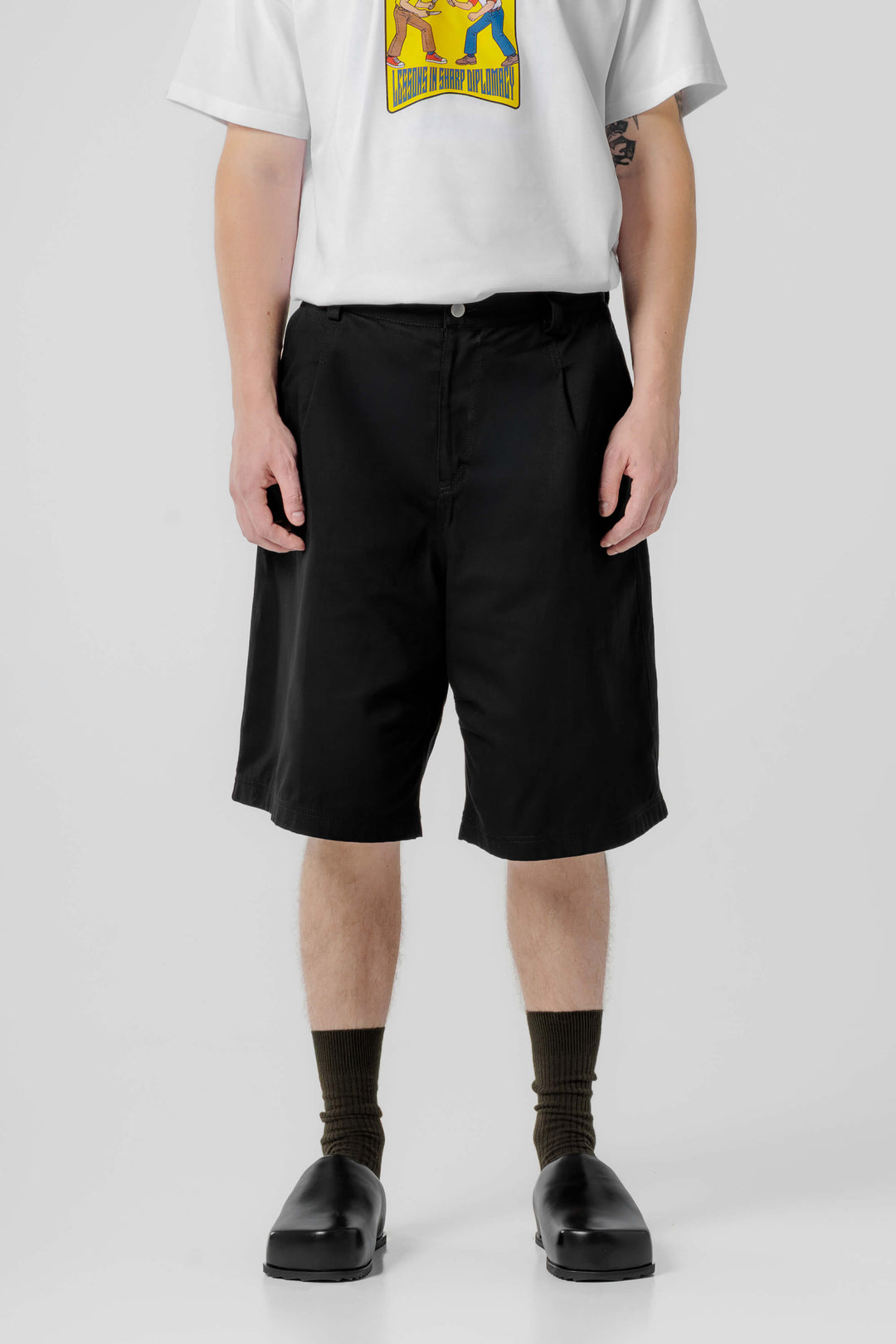 BERMUDA SHORTS "OVER THE KNEE"