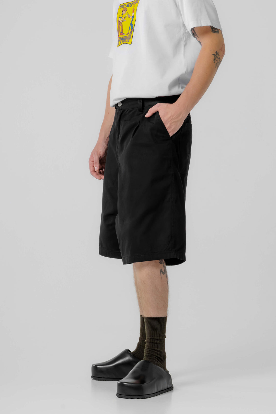 BERMUDA SHORTS "OVER THE KNEE"