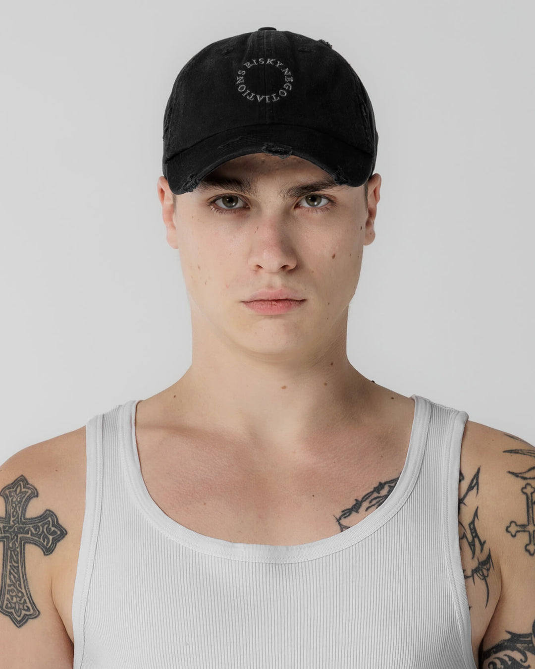 DISTRESSED CAP “CLOSE CIRCLE"